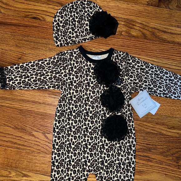 NWT! Adorable baby girl 2pc set - Picture 2 of 3
